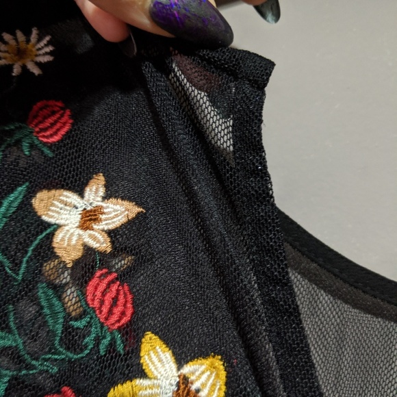 Bell sleeve flower decal mesh dress - Picture 3 of 5